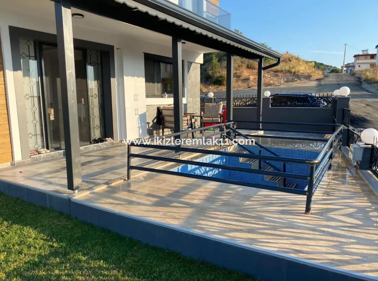 Seferihisar Doğanbey'de Satılık 3+1 Müstakil Deniz Manzaralı Havuzlu Villa