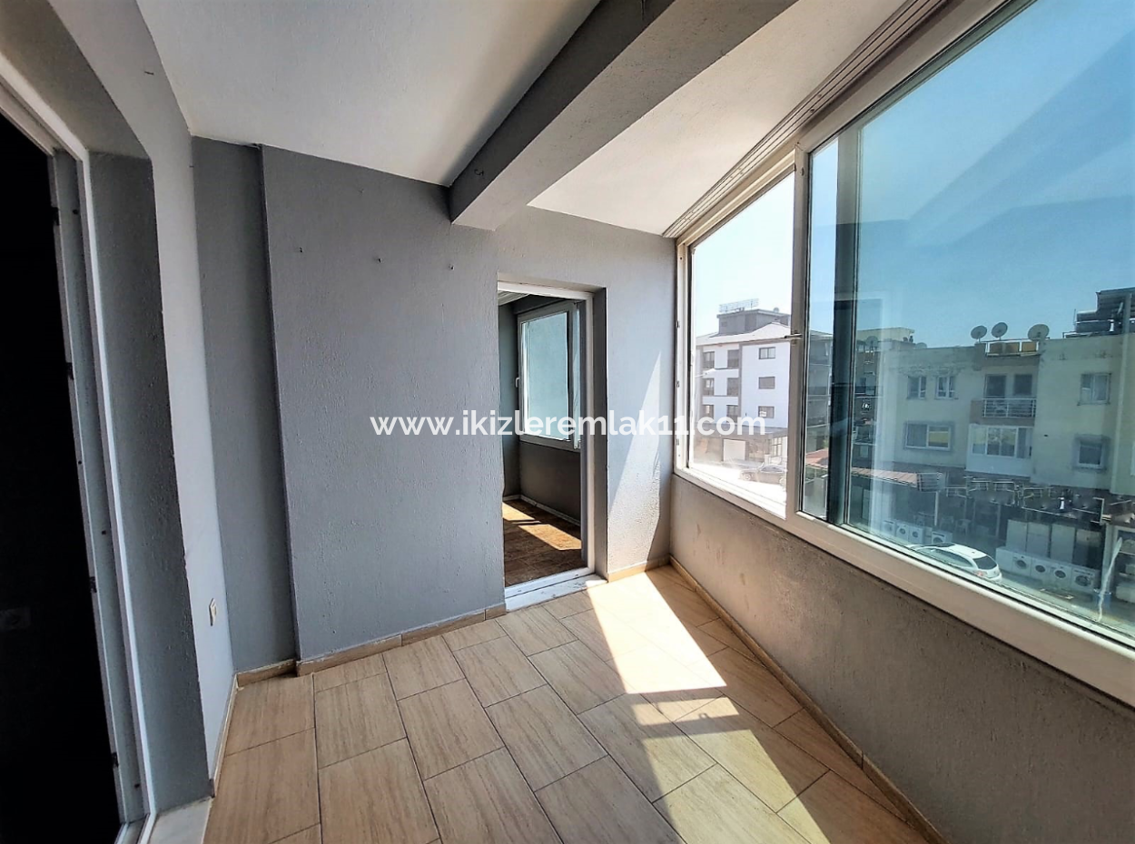 Seferihisar Ürkmez Merkezde Satılık 3 + 1 Ara Kat 110 Metre² Daire
