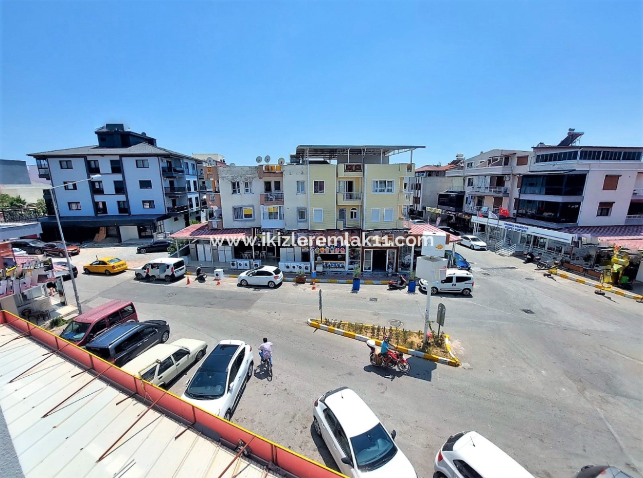 Seferihisar Ürkmez Merkezde Satılık 3 + 1 Ara Kat 110 Metre² Daire