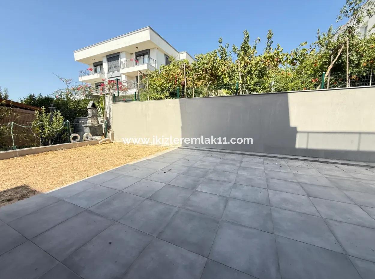 Seferihisar Ürkmez De Satılık Sıfır Geniş Bahçeli 3+1 Villa