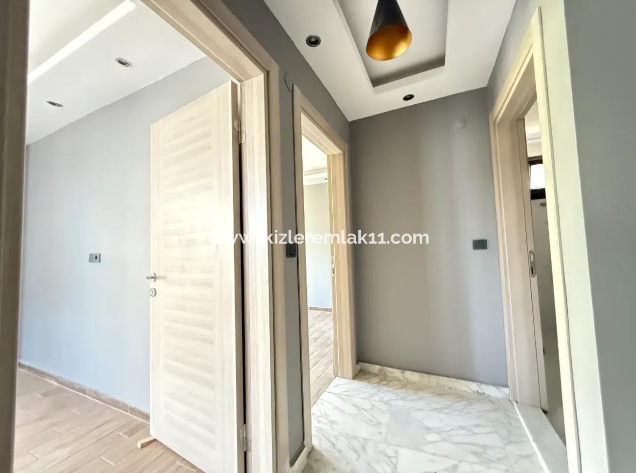 Seferihisar Ürkmez De Satılık Sıfır Geniş Bahçeli 3+1 Villa