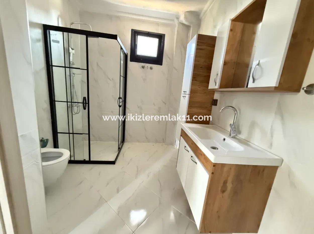 Seferihisar Ürkmez De Satılık Sıfır Geniş Bahçeli 3+1 Villa