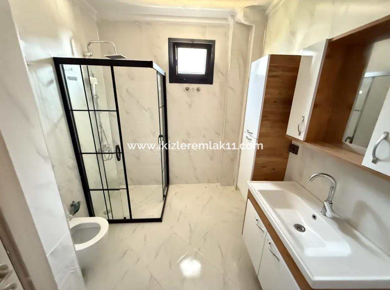 Seferihisar Ürkmez De Satılık Sıfır Geniş Bahçeli 3+1 Villa