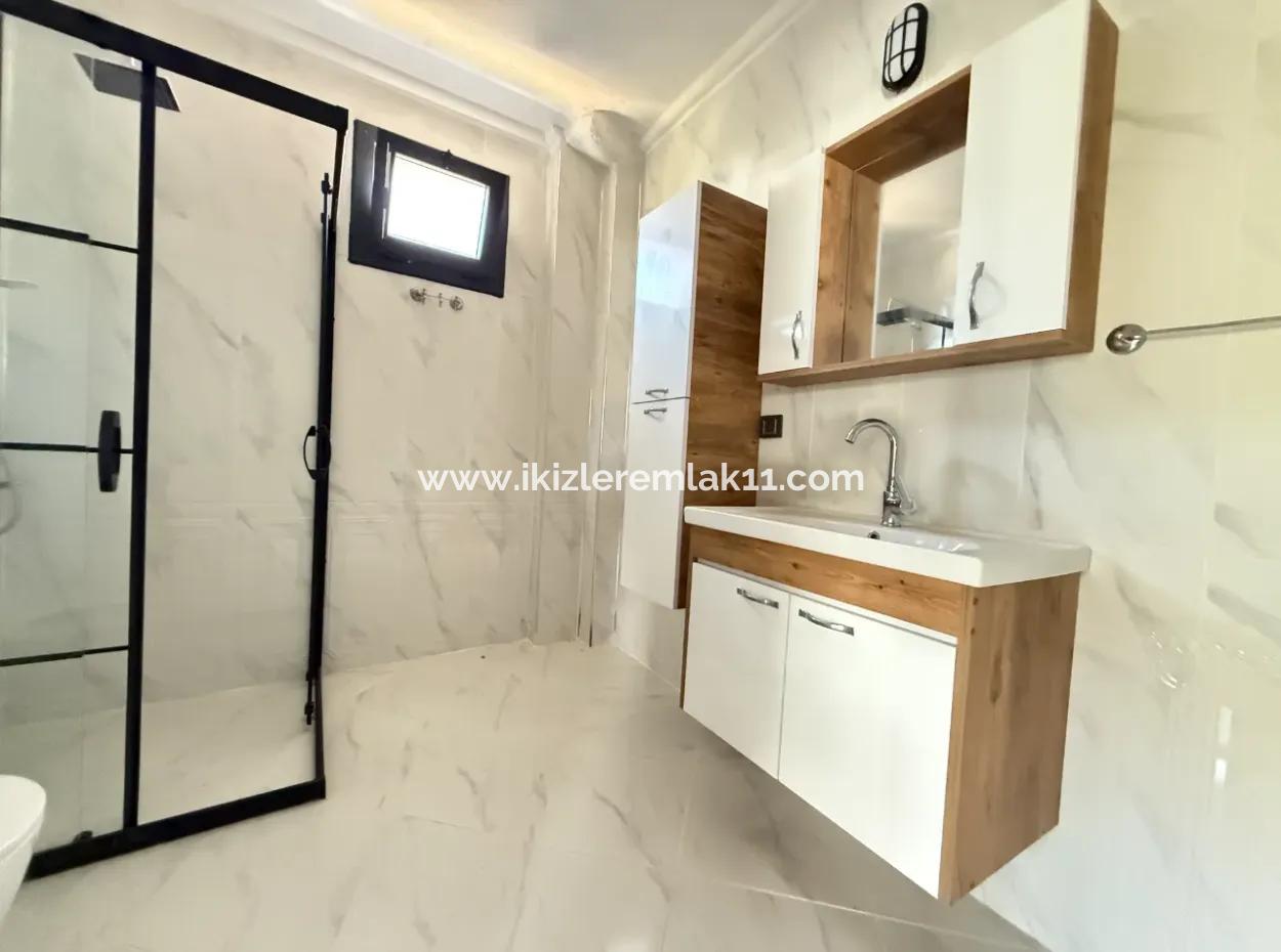 Seferihisar Ürkmez De Satılık Sıfır Geniş Bahçeli 3+1 Villa