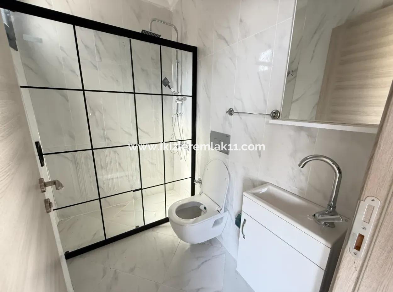 Seferihisar Ürkmez De Satılık Sıfır Geniş Bahçeli 3+1 Villa