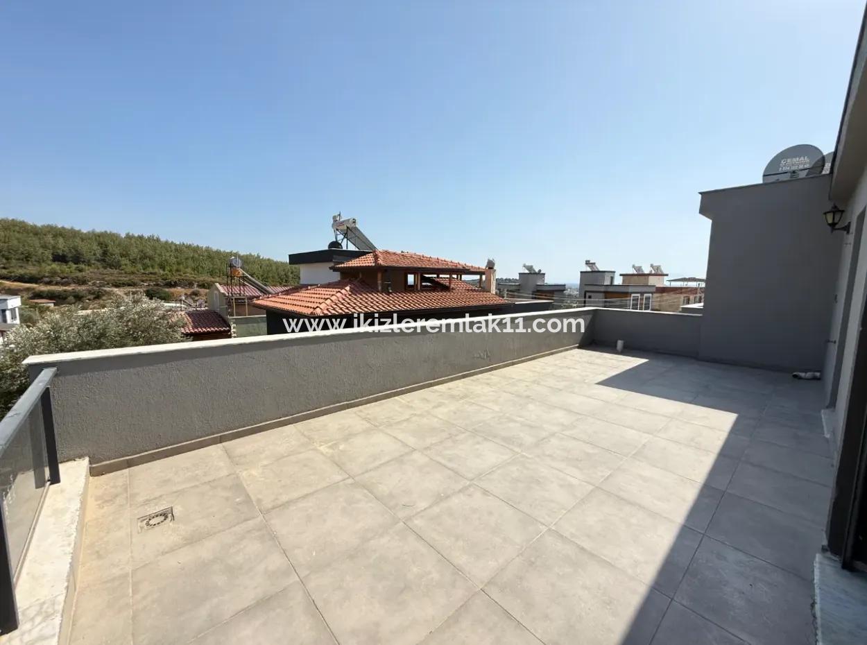 Seferihisar Ürkmez De Satılık Sıfır Geniş Bahçeli 3+1 Villa