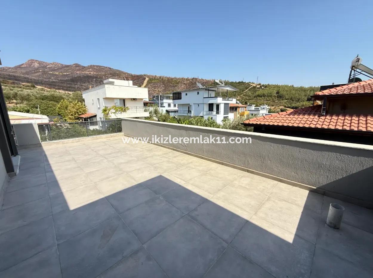 Seferihisar Ürkmez De Satılık Sıfır Geniş Bahçeli 3+1 Villa