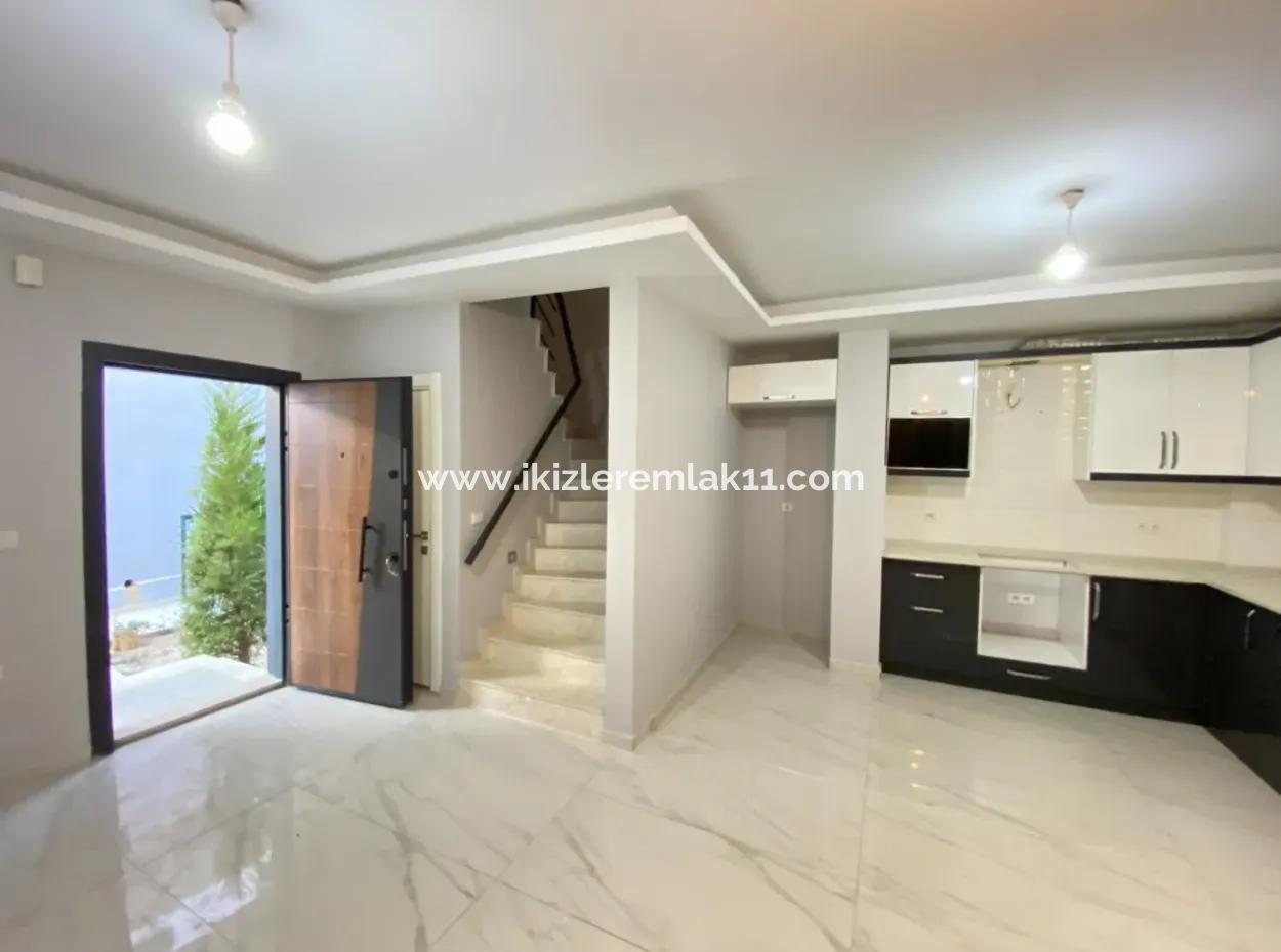 Seferihisar Ürkmez’de Uygun Fiyata Satılık 3+1 Bahceli Villa