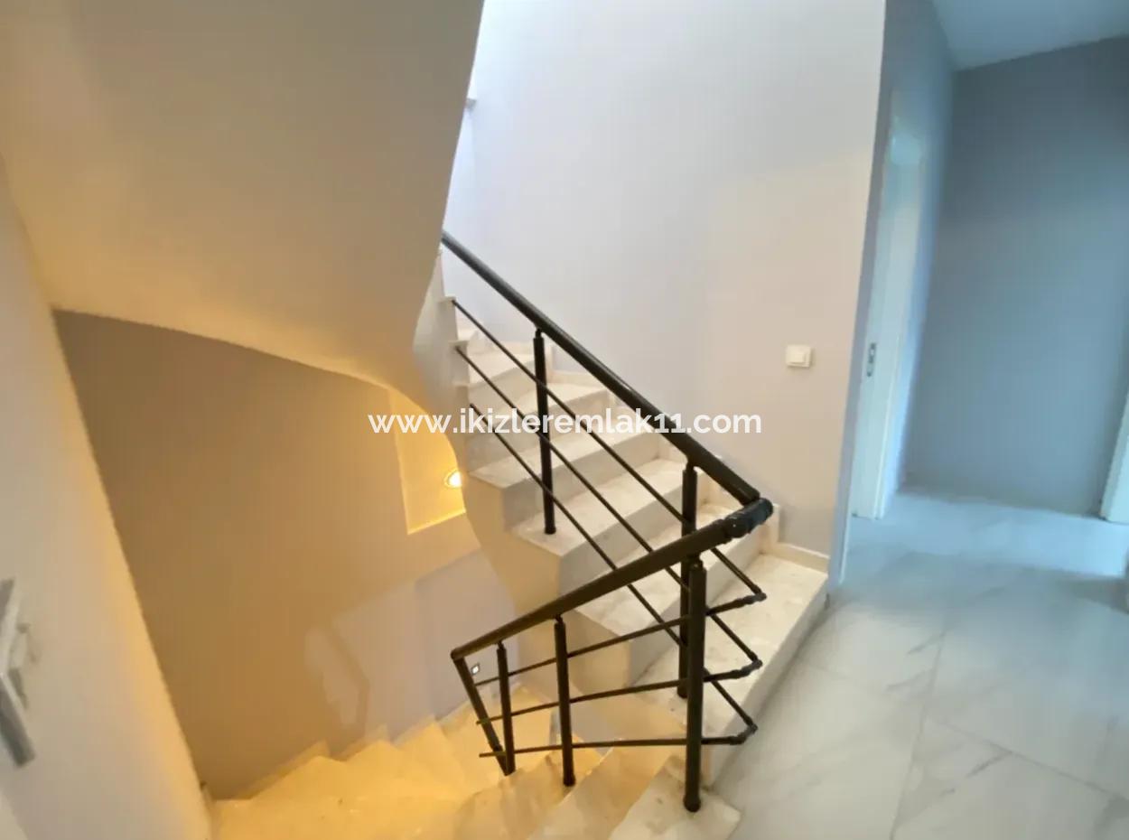 Seferihisar Ürkmez’de Uygun Fiyata Satılık 3+1 Bahceli Villa