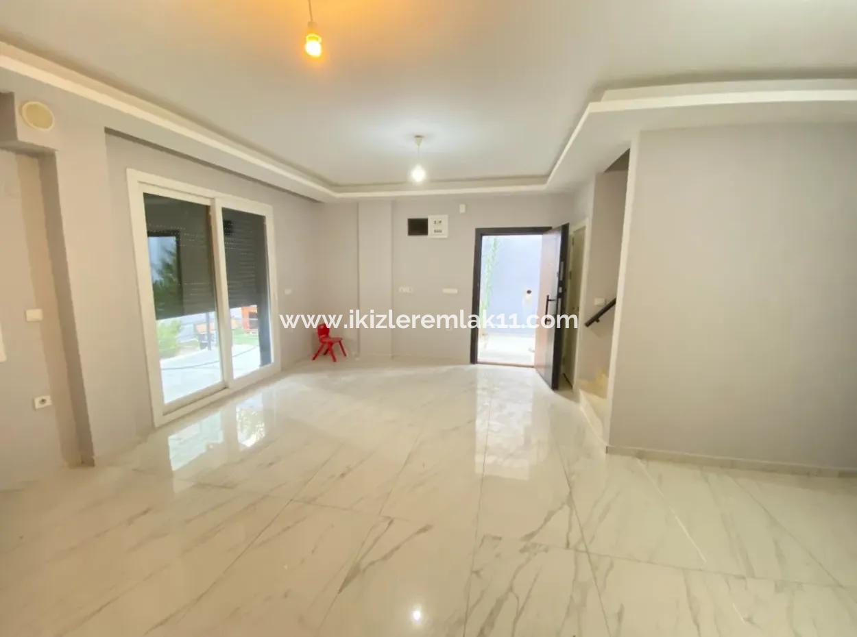 Seferihisar Ürkmez’de Uygun Fiyata Satılık 3+1 Bahceli Villa