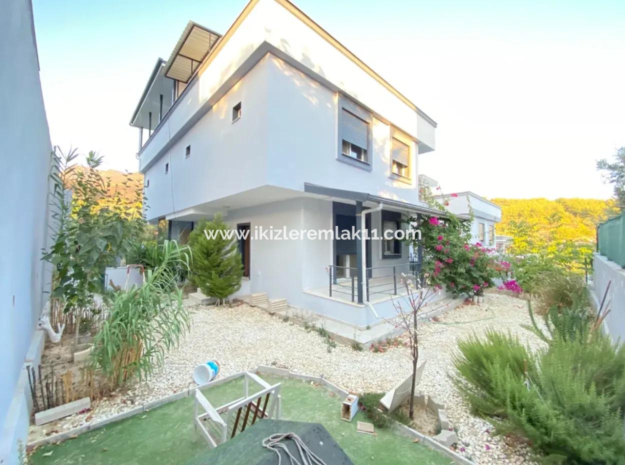 Seferihisar Ürkmez’de Uygun Fiyata Satılık 3+1 Bahceli Villa