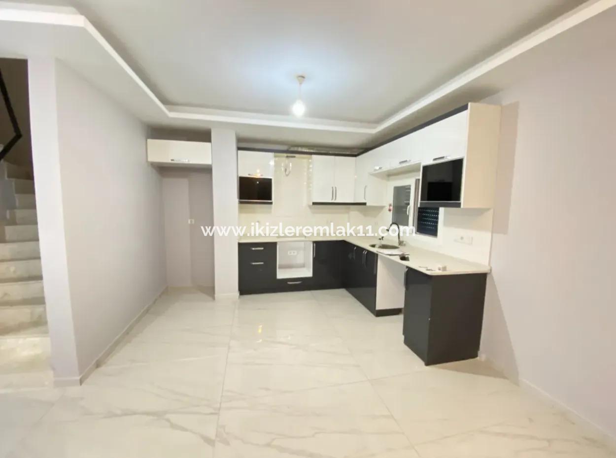 Seferihisar Ürkmez’de Uygun Fiyata Satılık 3+1 Bahceli Villa