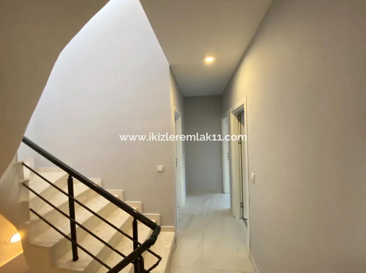 Seferihisar Ürkmez’de Uygun Fiyata Satılık 3+1 Bahceli Villa