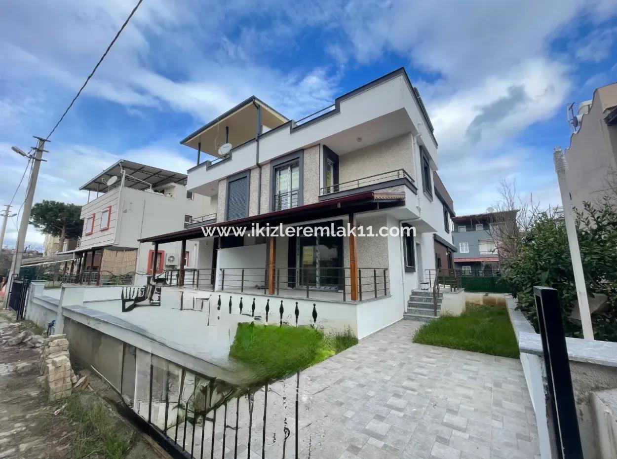 Seferihisar Doğanbey'de Satılık Ferah Konum Denize Çok Yakın 3+1 Lüks Villa