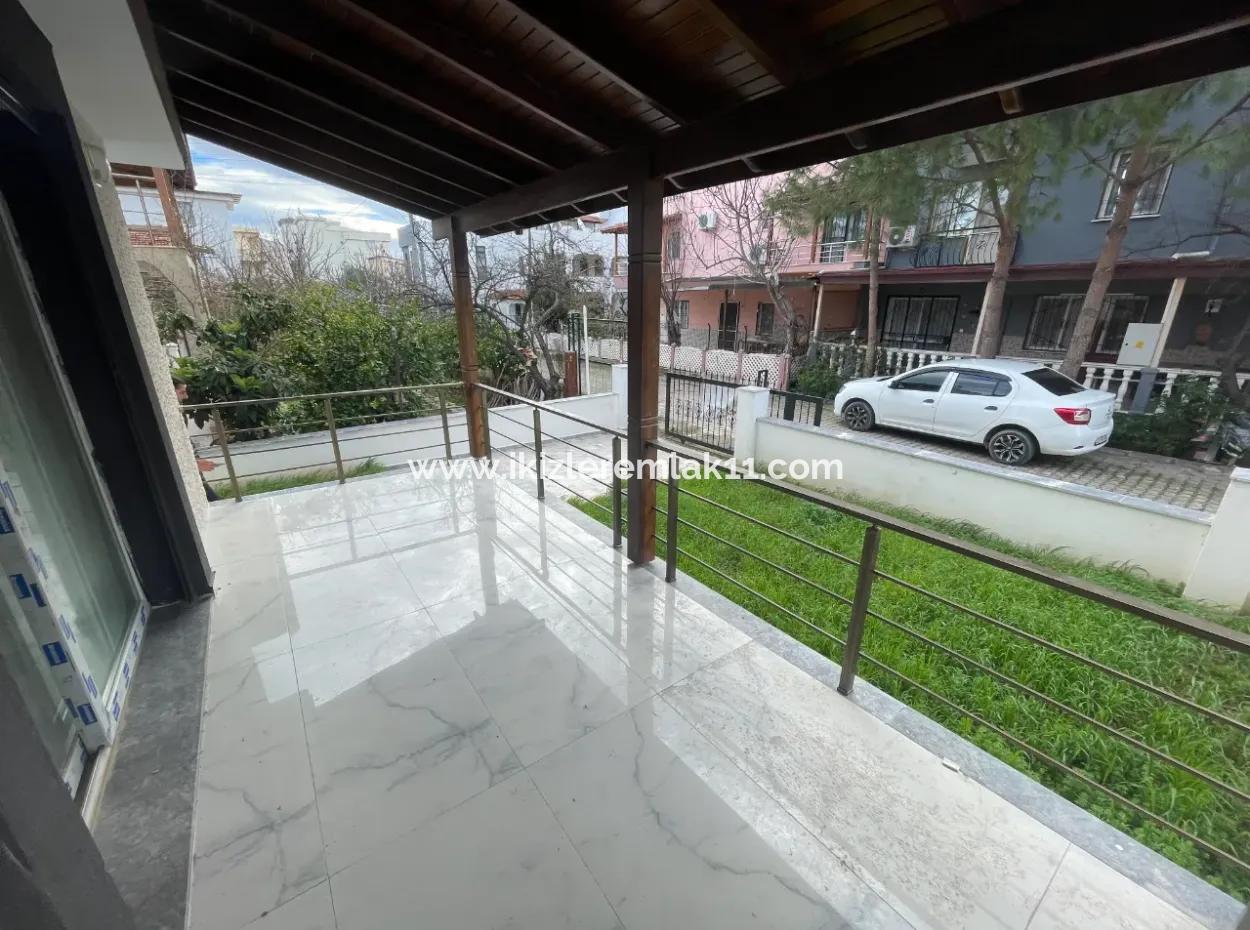 Seferihisar Doğanbey'de Satılık Ferah Konum Denize Çok Yakın 3+1 Lüks Villa