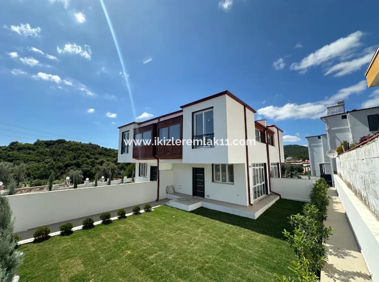 Seferihisar Doganbey Payamlı'da Satılık Sıfır Bahçeli 2+1 Villa