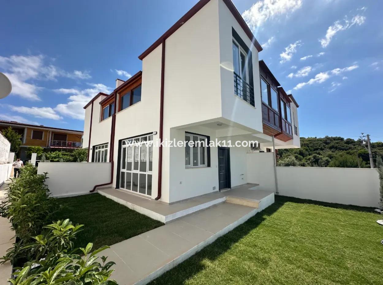 Seferihisar Doganbey Payamlı'da Satılık Sıfır Bahçeli 2+1 Villa