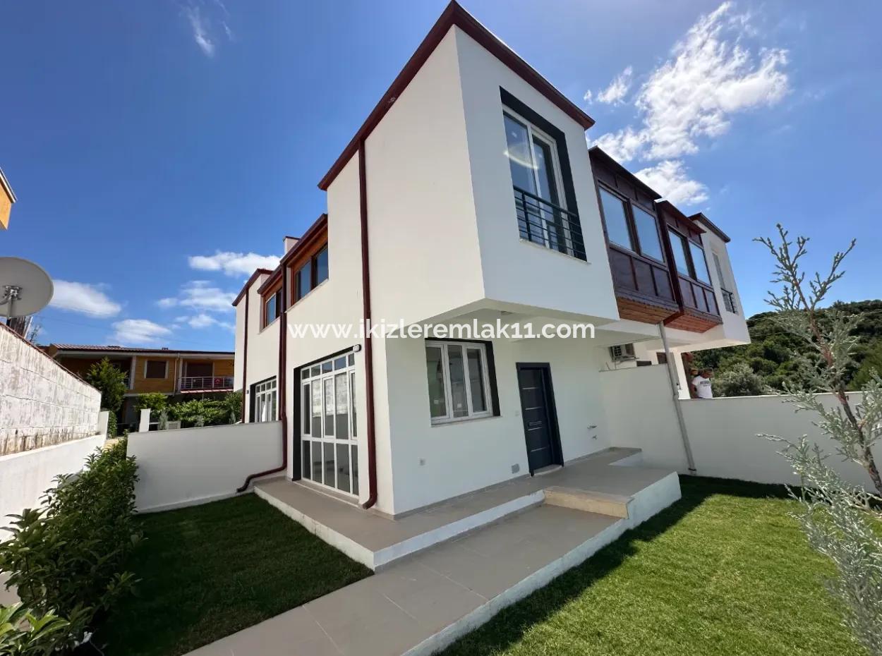 Seferihisar Doganbey Payamlı'da Satılık Sıfır Bahçeli 2+1 Villa