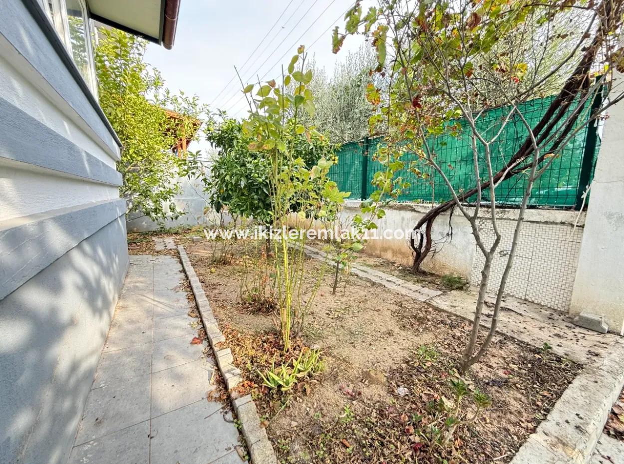 Seferihisar Doğanbey Merkez'de Satılık Geniş Bahçeli 4+1 Villa