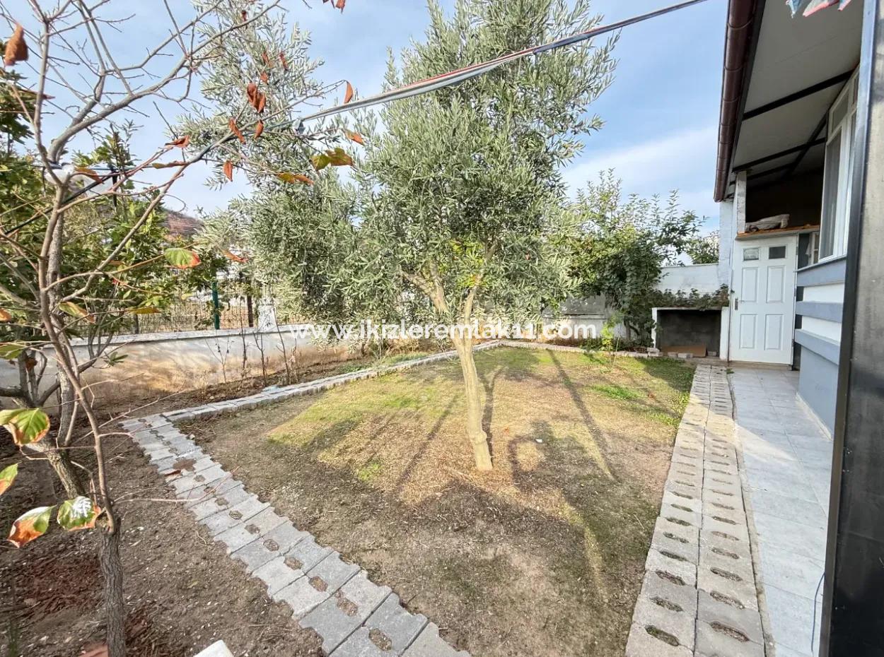 Seferihisar Doğanbey Merkez'de Satılık Geniş Bahçeli 4+1 Villa