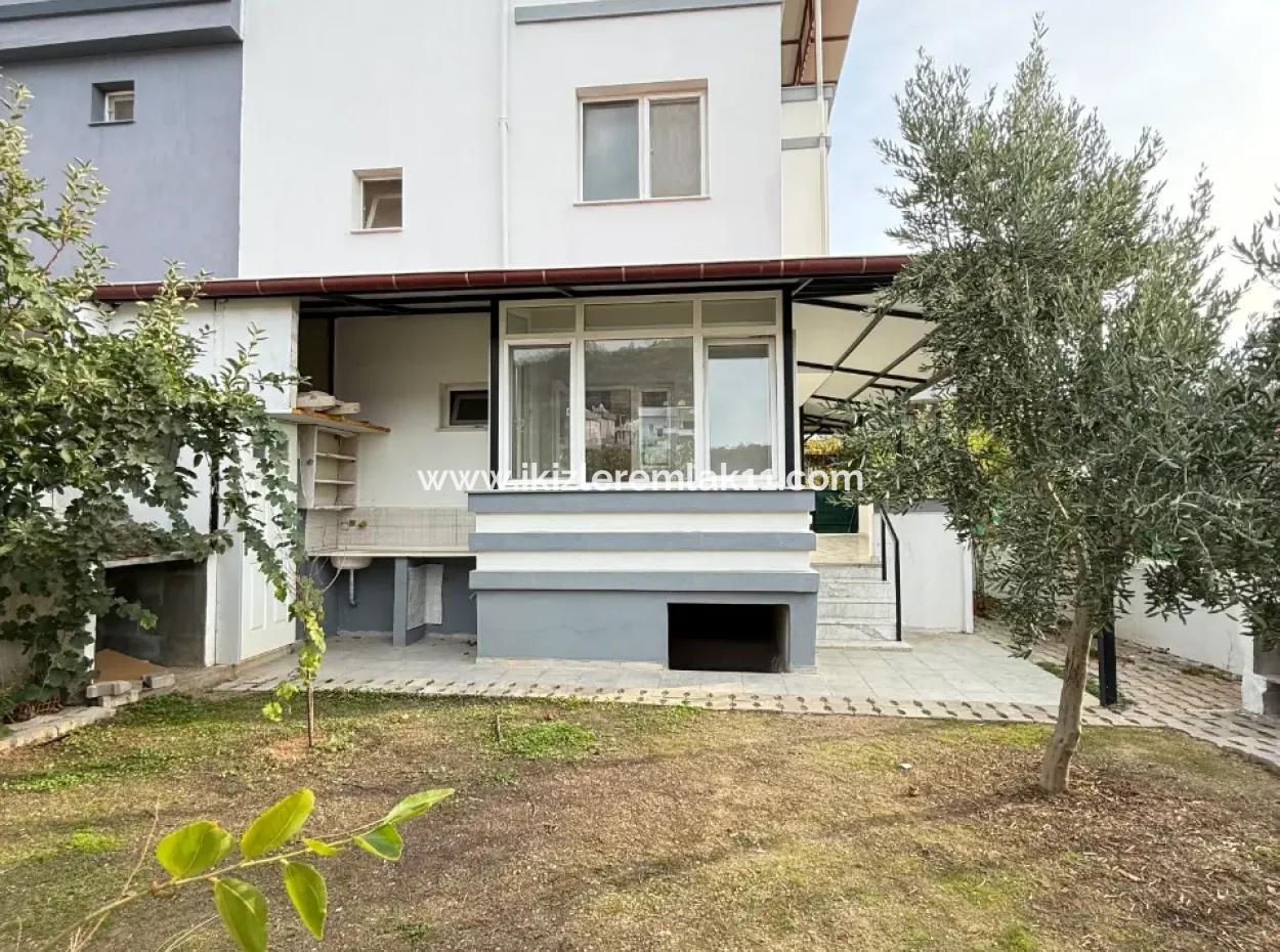 Seferihisar Doğanbey Merkez'de Satılık Geniş Bahçeli 4+1 Villa