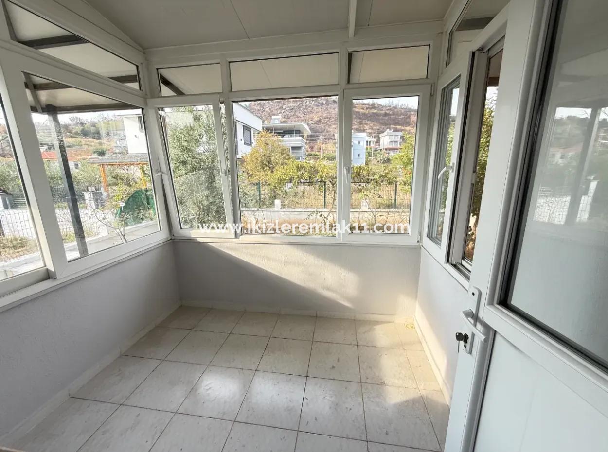 Seferihisar Doğanbey Merkez'de Satılık Geniş Bahçeli 4+1 Villa