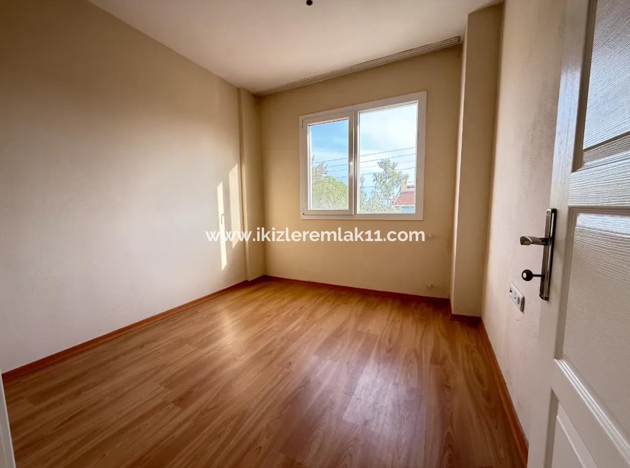 Seferihisar Doğanbey Merkez'de Satılık Geniş Bahçeli 4+1 Villa