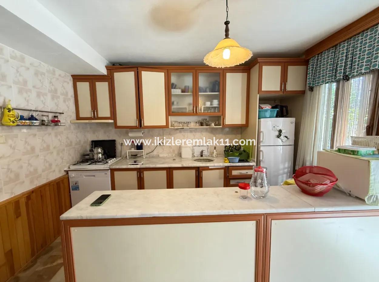 Seferihisar Ürkmez’de Deniz Tarafında Satılık 3 + 1 Masrafsız Villa