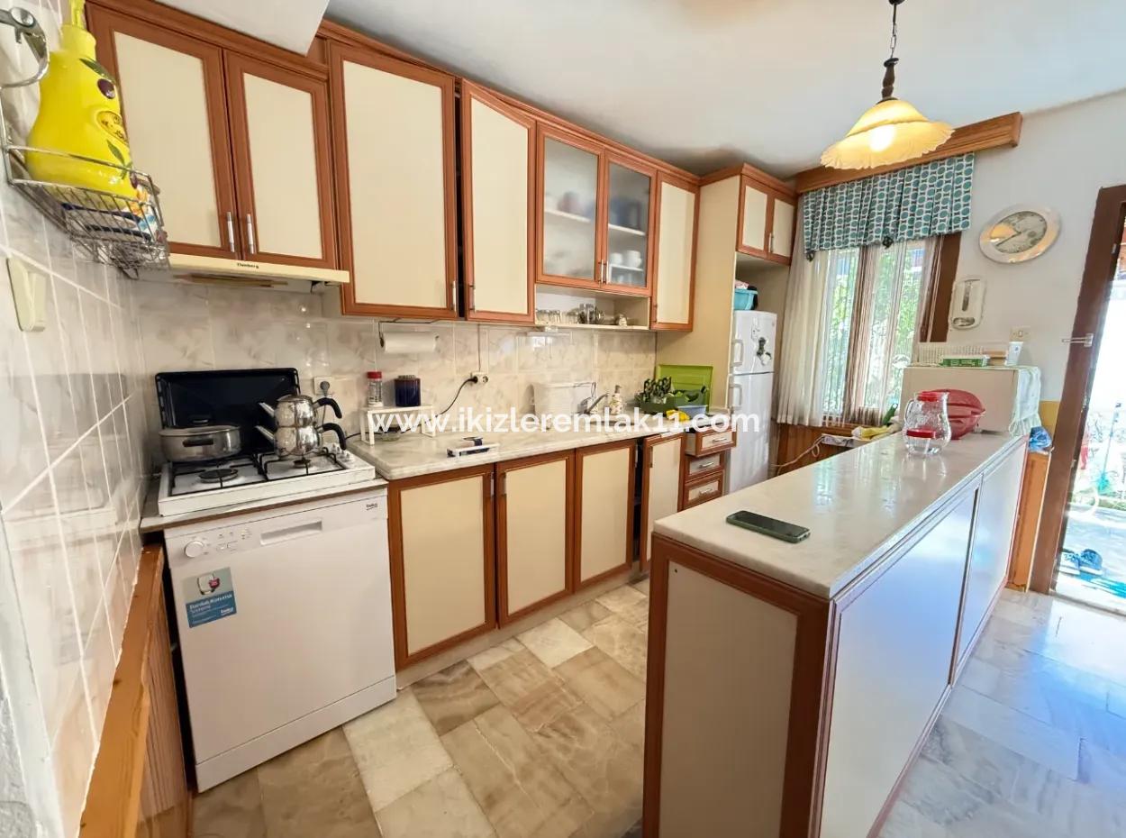 Seferihisar Ürkmez’de Deniz Tarafında Satılık 3 + 1 Masrafsız Villa