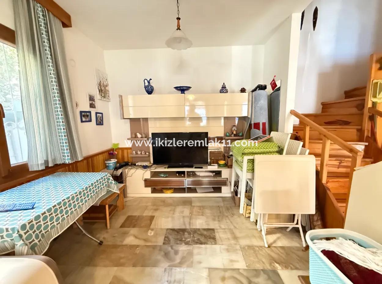 Seferihisar Ürkmez’de Deniz Tarafında Satılık 3 + 1 Masrafsız Villa