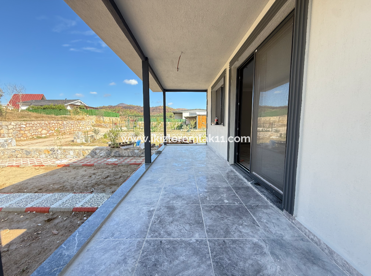 Seferihisar Kavaklıdere’de Satılık 300 Metre² Bahçe İçinde Müstakil 2 + 1 Yazlık