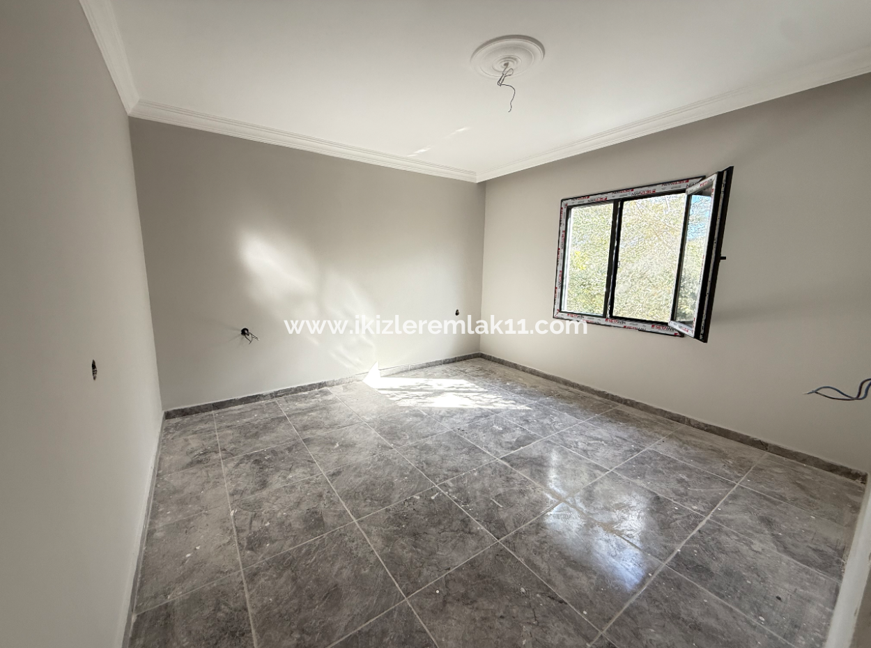 Seferihisar Kavaklıdere’de Satılık 300 Metre² Bahçe İçinde Müstakil 2 + 1 Yazlık