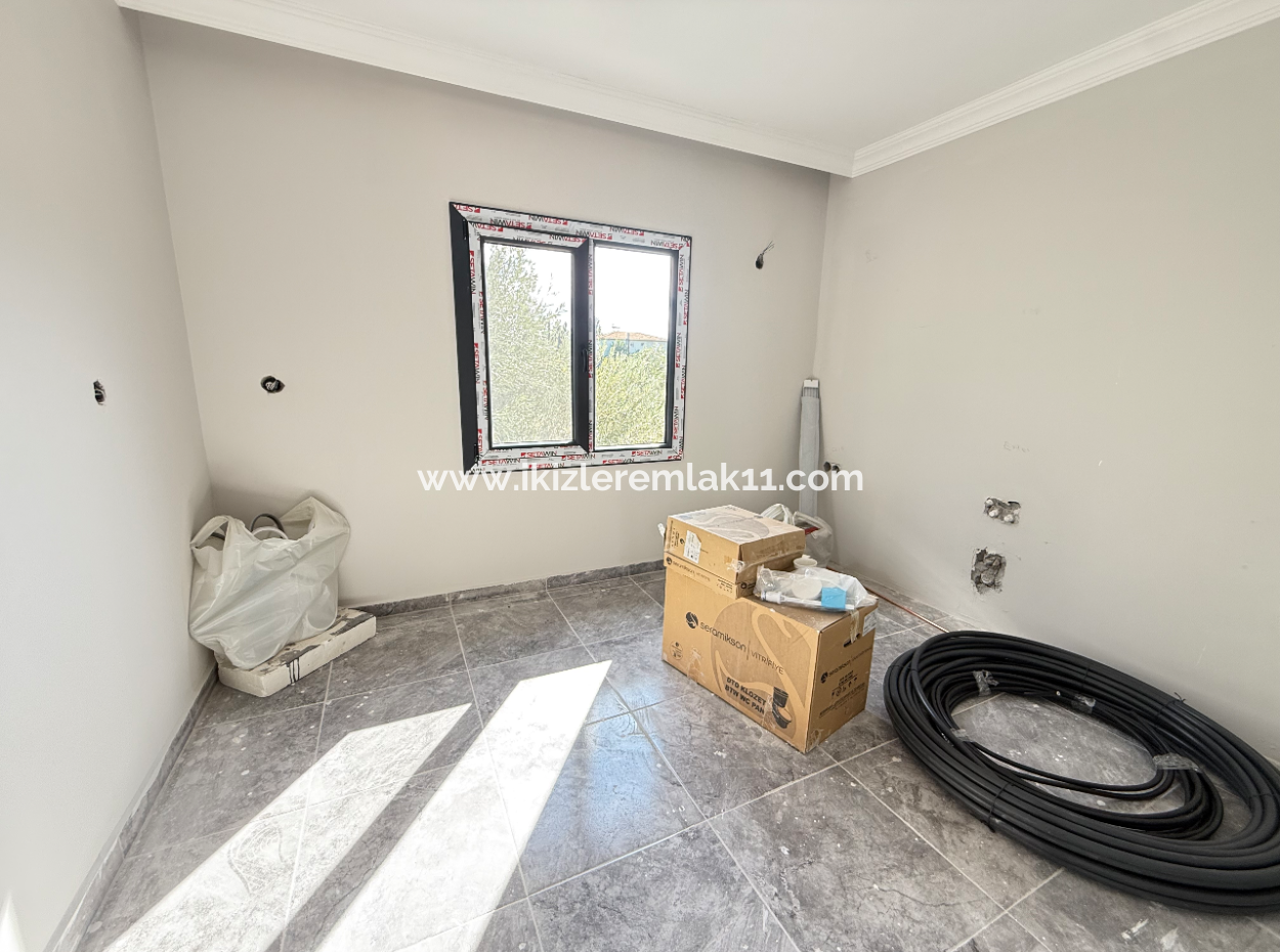 Seferihisar Kavaklıdere’de Satılık 300 Metre² Bahçe İçinde Müstakil 2 + 1 Yazlık