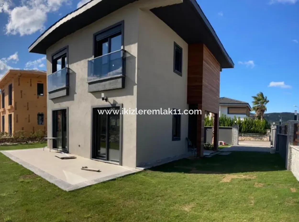 Seferihisar Doğanbey'de Satılık, Çelik Konstrüksiyon, 3+1 Villa