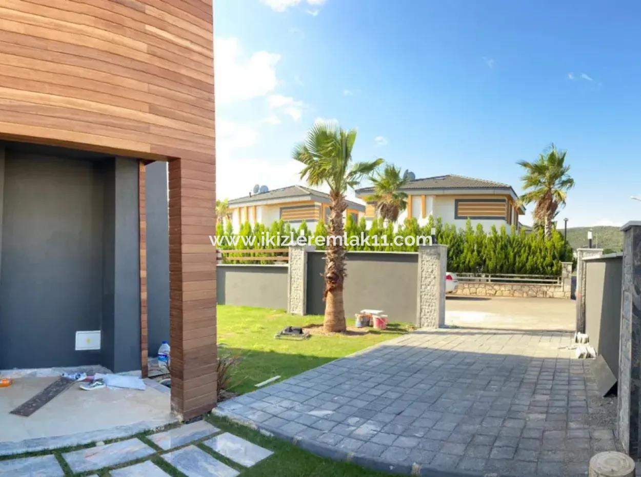 Seferihisar Doğanbey'de Satılık, Çelik Konstrüksiyon, 3+1 Villa