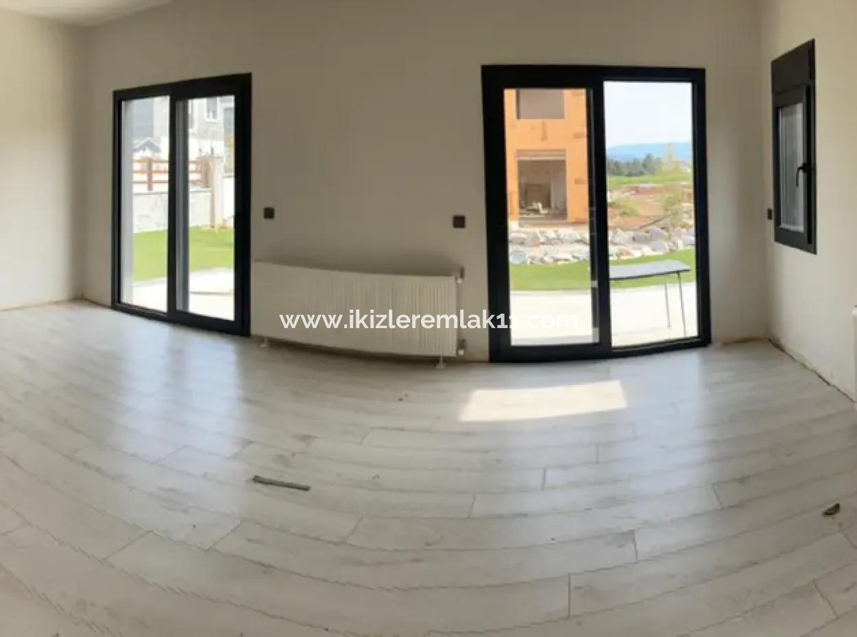 Seferihisar Doğanbey'de Satılık, Çelik Konstrüksiyon, 3+1 Villa