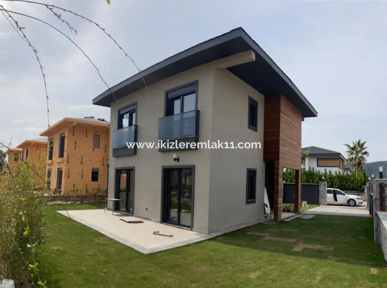 Seferihisar Doğanbey'de Satılık, Çelik Konstrüksiyon, 3+1 Villa