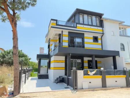 Seferihisar Doğanbey'de Satılık 3+1 Müstakil Sıfır Geniş Bahçeli Villa