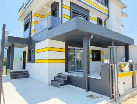 Seferihisar Doğanbey'de Satılık 3+1 Müstakil Sıfır Geniş Bahçeli Villa