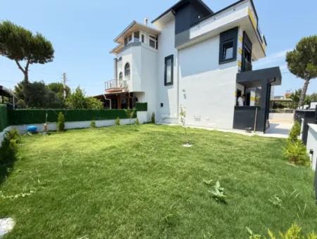 Seferihisar Doğanbey'de Satılık 3+1 Müstakil Sıfır Geniş Bahçeli Villa