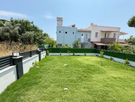 Seferihisar Doğanbey'de Satılık 3+1 Müstakil Sıfır Geniş Bahçeli Villa