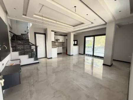 Seferihisar Doğanbey'de Satılık 3+1 Müstakil Sıfır Geniş Bahçeli Villa