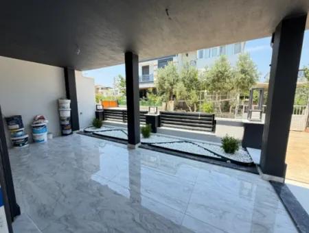 Seferihisar Doğanbey'de Satılık 3+1 Müstakil Sıfır Geniş Bahçeli Villa