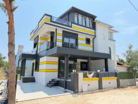 Seferihisar Doğanbey'de Satılık 3+1 Müstakil Sıfır Geniş Bahçeli Villa