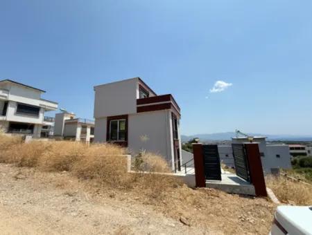 Seferihisar Doğanbey'de Satılık Deniz Manzaralı Bahçeli 3+1 Sıfır Villa
