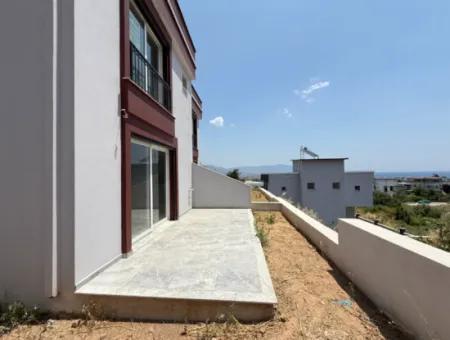 Seferihisar Doğanbey'de Satılık Deniz Manzaralı Bahçeli 3+1 Sıfır Villa