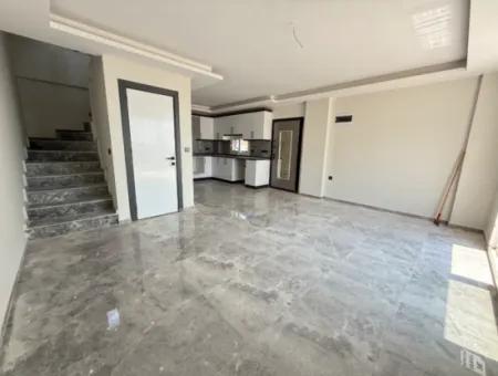 Seferihisar Doğanbey'de Satılık Deniz Manzaralı Bahçeli 3+1 Sıfır Villa