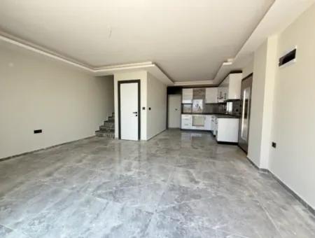 Seferihisar Doğanbey'de Satılık Deniz Manzaralı Bahçeli 3+1 Sıfır Villa