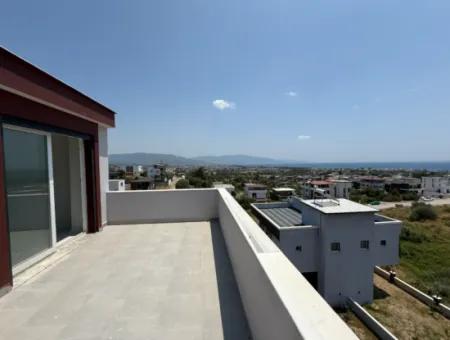 Seferihisar Doğanbey'de Satılık Deniz Manzaralı Bahçeli 3+1 Sıfır Villa