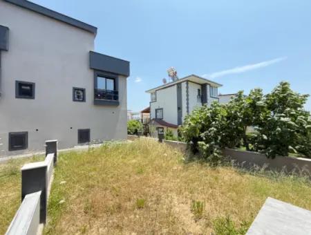 Seferihisar Doğanbeyde Satılık 3+1 Deniz Manzaralı Bahçeli Villa